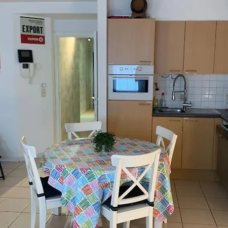 90m2 Op 70m Van Het Strand. דירה