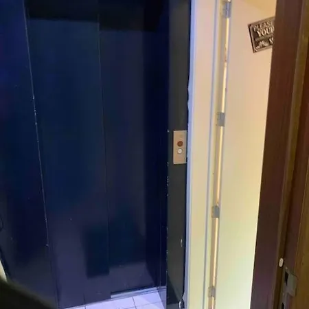 Apartment 90m2 Op 70m Van Het Strand. Ostend