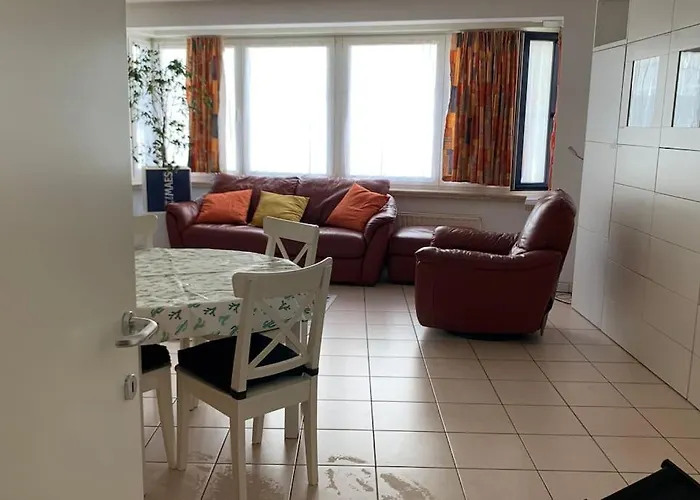 90m2 Op 70m Van Het Strand. Apartament